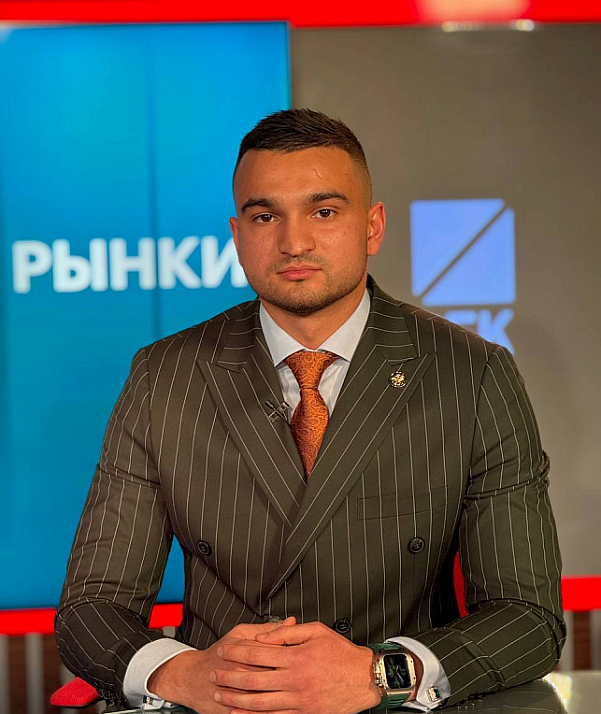 Эльнур Поладов